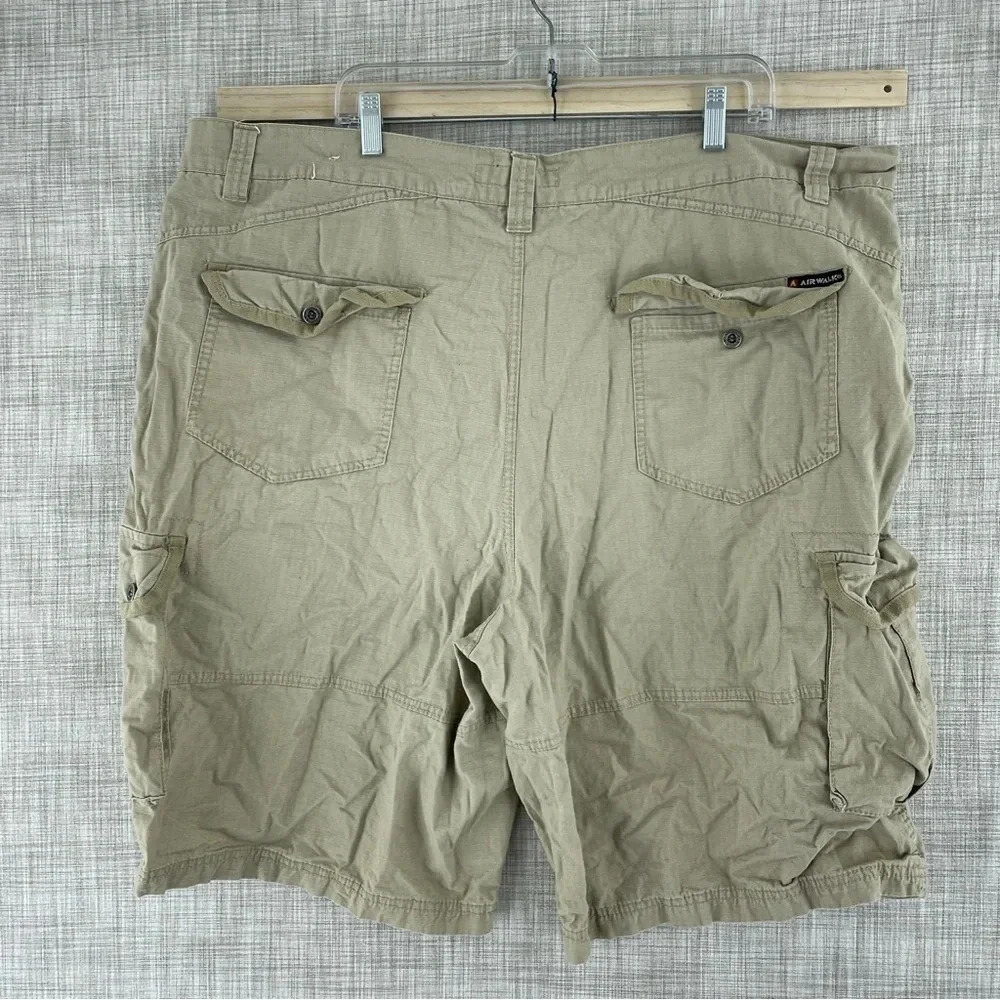 💥 Airwalk Cargo shorts Mens Size 48 tan 3218